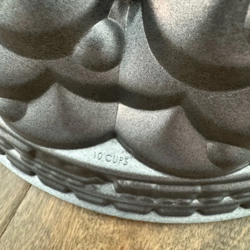 Nordic Ware Holiday Tree Cast Aluminum Bundt Pan 10 cup Capacity Made in the USA